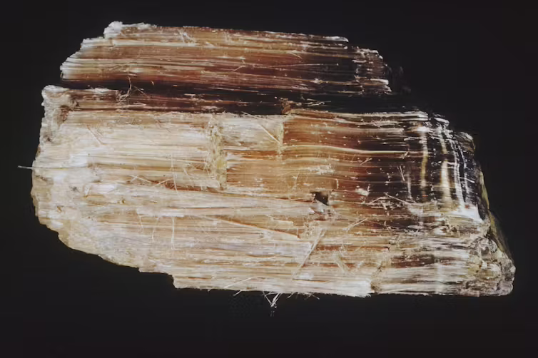 Asbestos fibres: strong and heat resistant